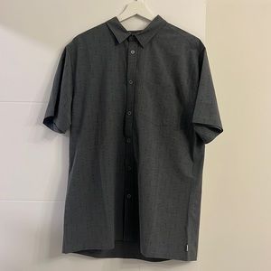 Men’s Vuori Short Sleeve Bridge Button Down - Charcoal Arrows